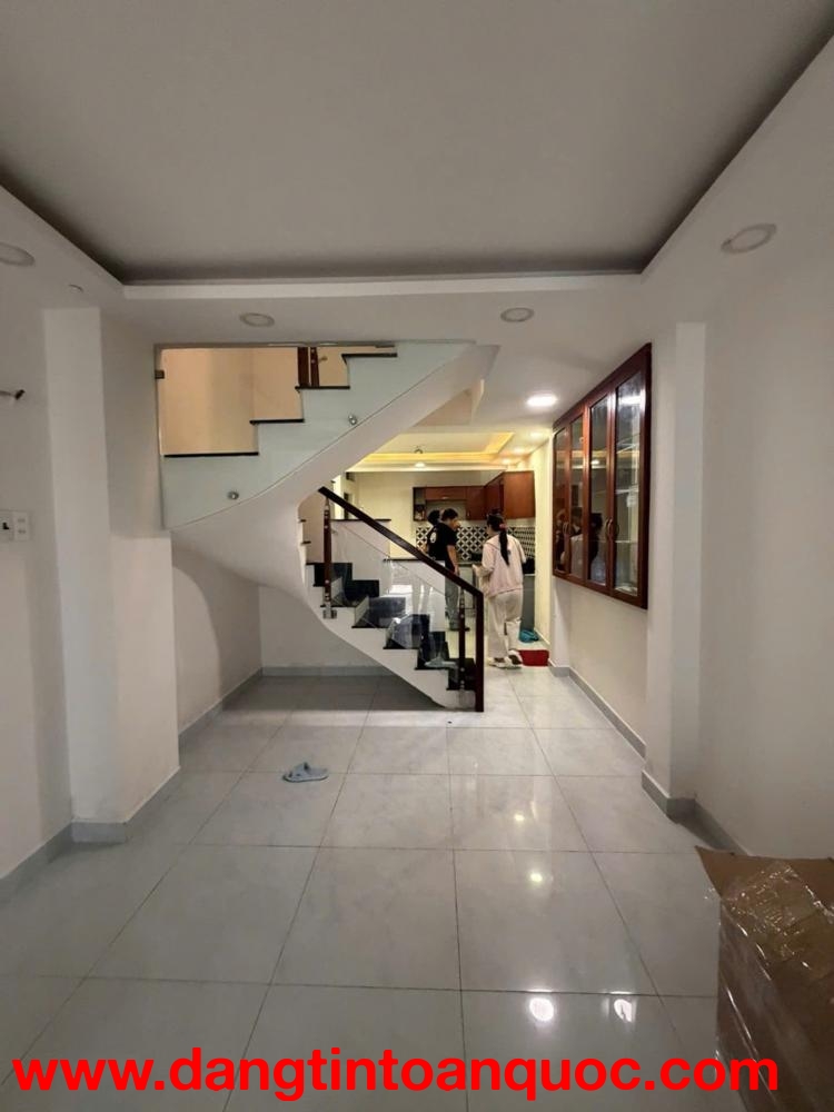 ????NGÃ TƯ HÀNG XANH - SÁT MT BẠCH ĐẰNG - GIÁP Q.1 - 42m2. NỞ HẬU TÀI LỘC - 3 TẦNG - 5.x TỶ