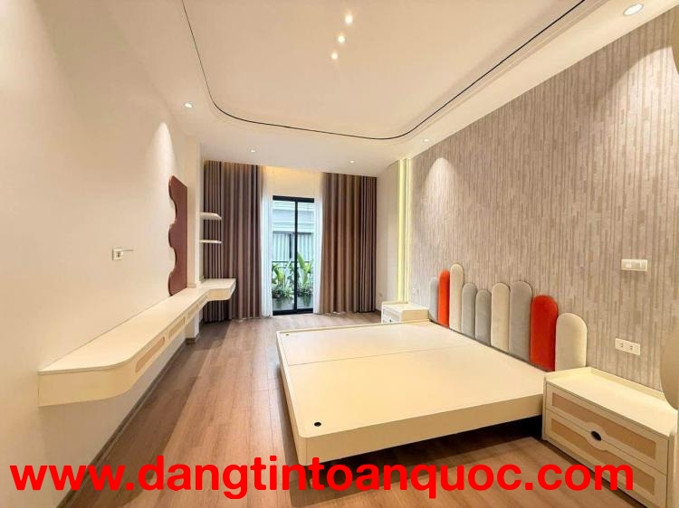 bán nhà bồ đề - 6 tầng thang máy - ô tô đỗ cửa - sát hồ