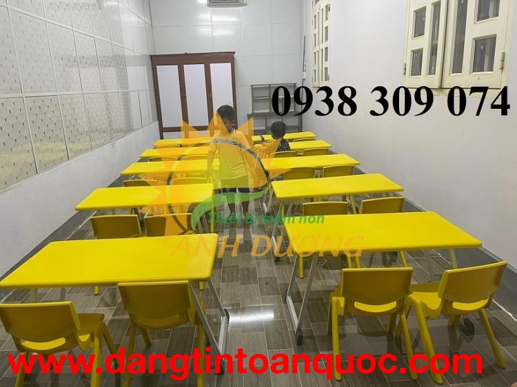 Bàn ghế nhựa mầm non, bàn ghế gỗ gấp gọn cho bé mầm non
