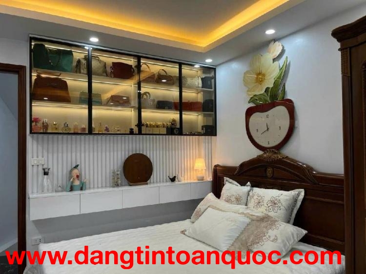 NHÀ MỚI- CÓ Ô CHỜ THANG MÁY- Ô TÔ CÁCH 30M. 2 MẶT NGÕ THOÁNG TRƯỚC SAU- NỘI THẤT ĐẸP LONG LANH
