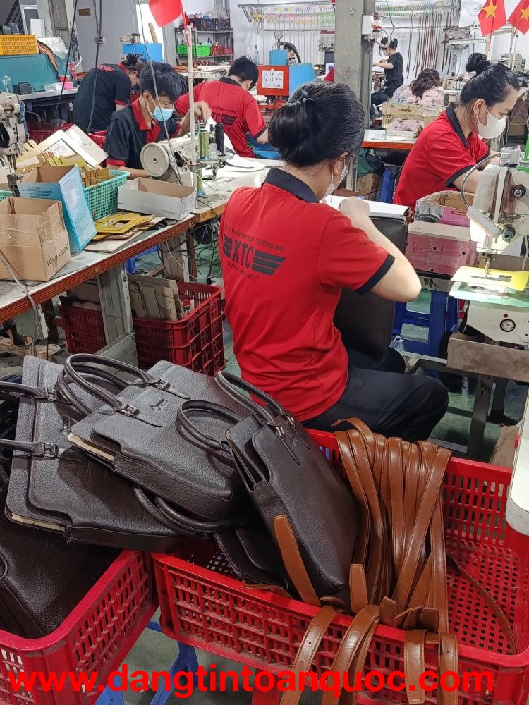 GIA CÔNG ĐỒ DA CHO LOCAL BRAND