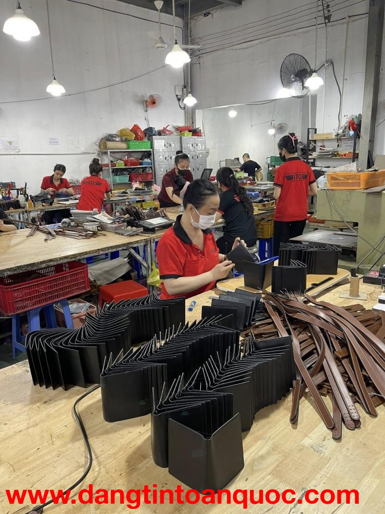 Chuyên Nhập Sỉ Ví Da Nam Nữ