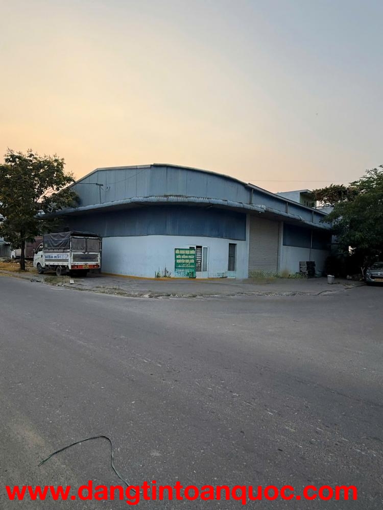 Bán nhà KHO góc 2 mặt tiền đường Bùi Giáng -Diện tích: 377m2