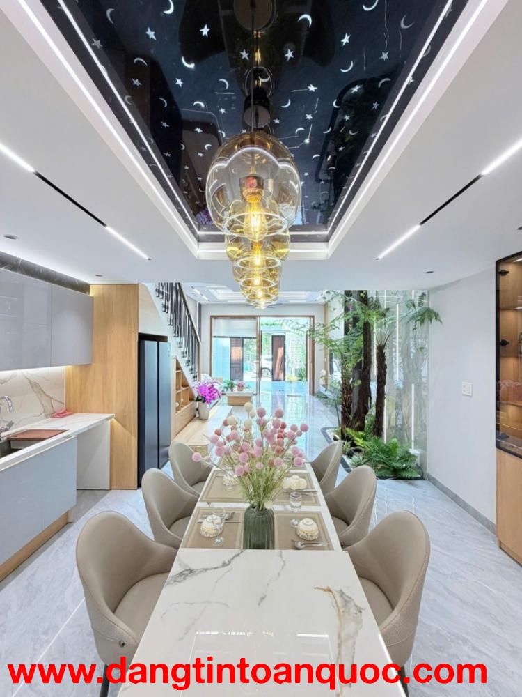 Bán nhà 3 tầng Lỗ Giáng Hòa Xuân, 100m2, gần CV Văn Tiến Dũng, giá 7.99 tỷ