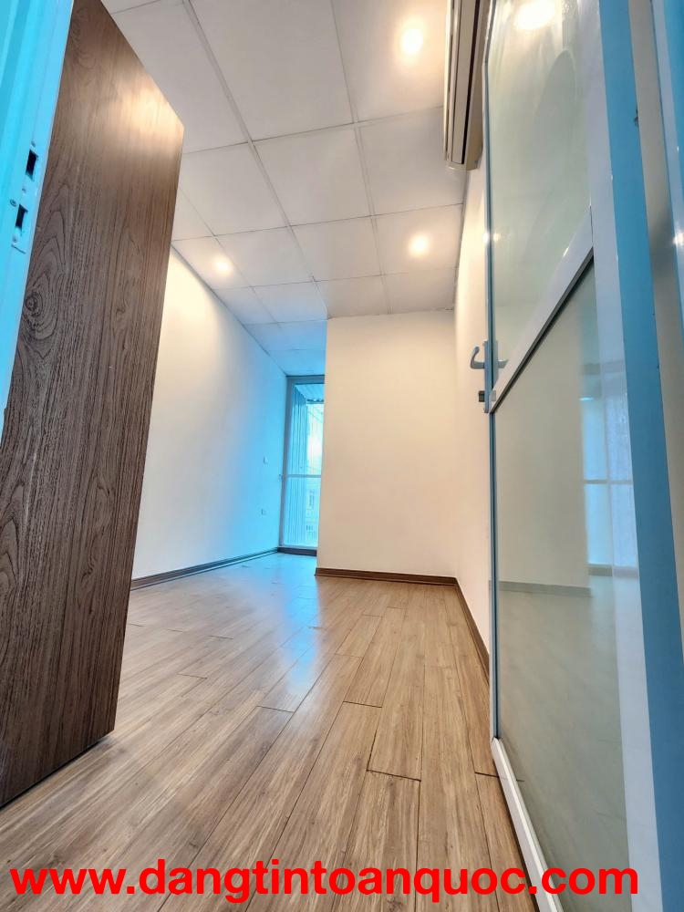 Bán gấp giá rẻ ô tô kinh doanh Ngõ Quỳnh 32m, 4 tầng, mặt tiền 4m, 8.5 tỷ Hai Bà Trưng.