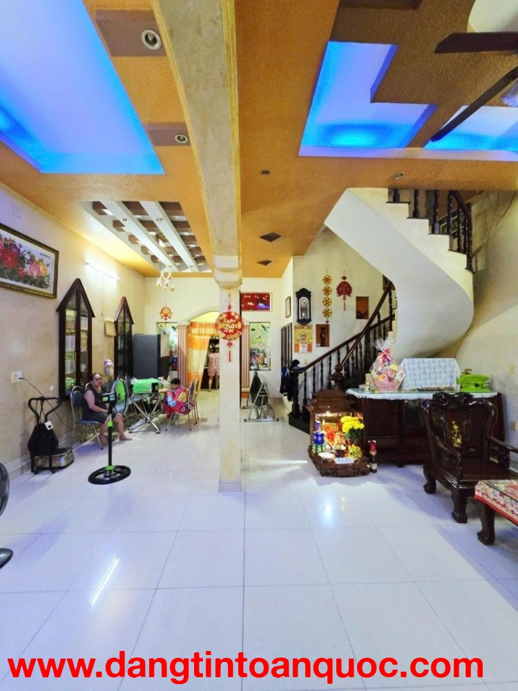 Bán nhà đường Nguyễn Duy Trinh, Phường Long Trường,  Q9, Thủ Đức, TP HCM. DT 154m2,  3 tầng, sổ hồng