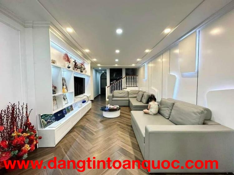 Bán nhà 5 tầng thang máy phố Thụy Khuê, Tây Hồ, ngõ rộng thoáng, gần phố, 35m, 8 tỷ