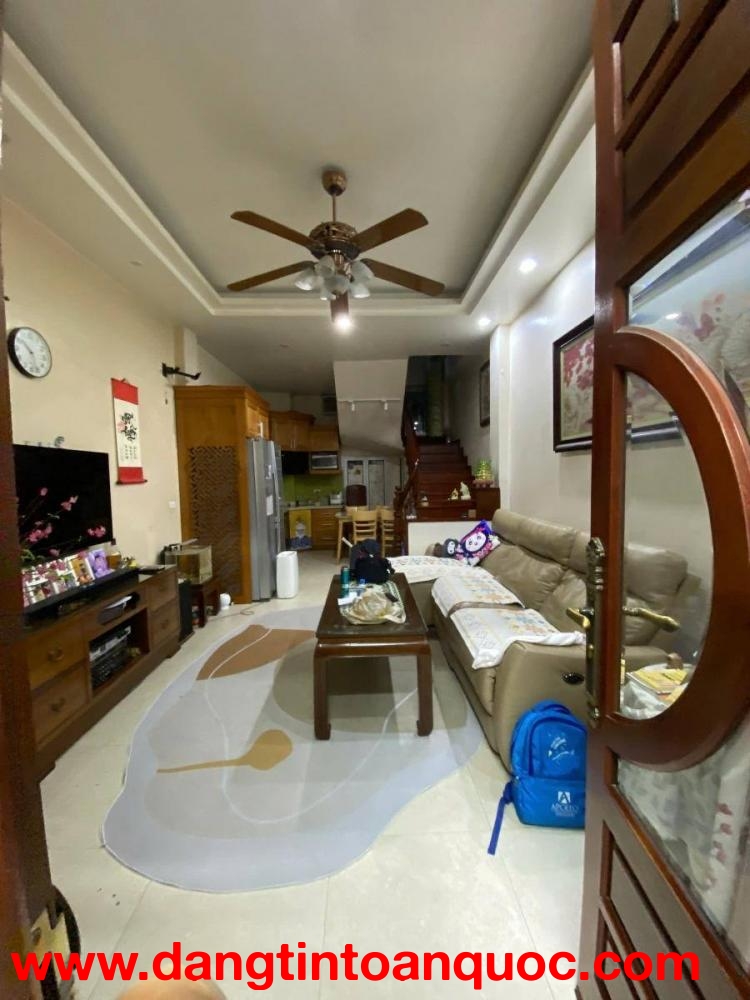 Bán nhà phố cổ Phùng Hưng xách vali vào ở luôn 45m2, 6 tầng, mặt tiền 4m, giá 19.9 tỉ, ngõ rộng