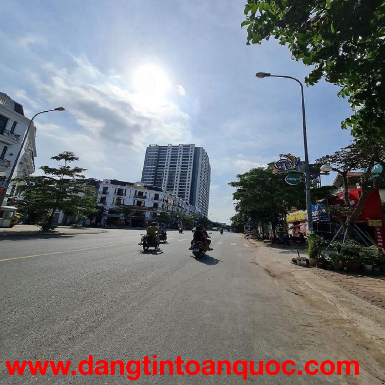 90m2 mặt phố kinh doanh sầm uất NHẤT Trâu Quỳ, Gia Lâm. Loanh quanh 40 tỷ. Lh 0989894845
