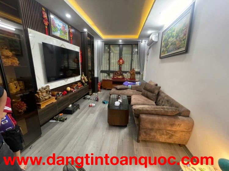 Nhà mới, 6 tầng thang máy, thiết kế hiện đại - View phố, chợ Bưởi cực đẹp - Lạc Long Quân, Cầu Giấy