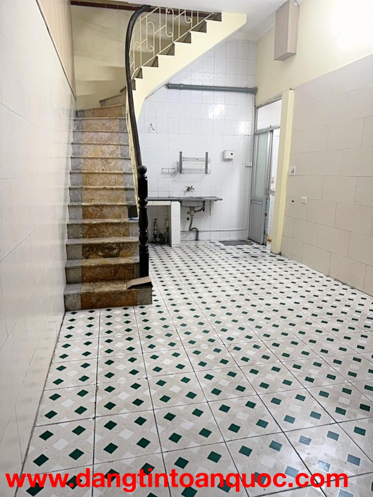 Cho thuê nhà 2 tầng Bạch Mai, gần các đại học Bách- Kinh- Xây