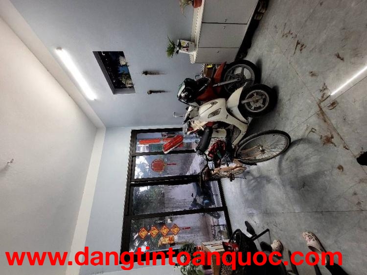 Bán nhà Gia Lâm, 50m, 4 tầng, nhỉnh 4 tỷ. Dân xây, ô tô ngủ trong nhà.