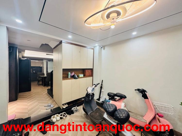 Bán nhà phố Giang Văn Minh, Ba Đình, dân xây, gần phố, hai thoáng, 37m, 5 tầng, 9.5 tỷ