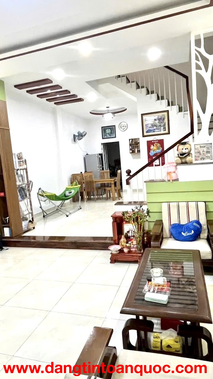 Bán nhà đường 339, Phường Phước Long B, Q9, Thủ Đức, TP HCM. DT 100m2, 4 tầng, SH. Giá 11,9 tỷ