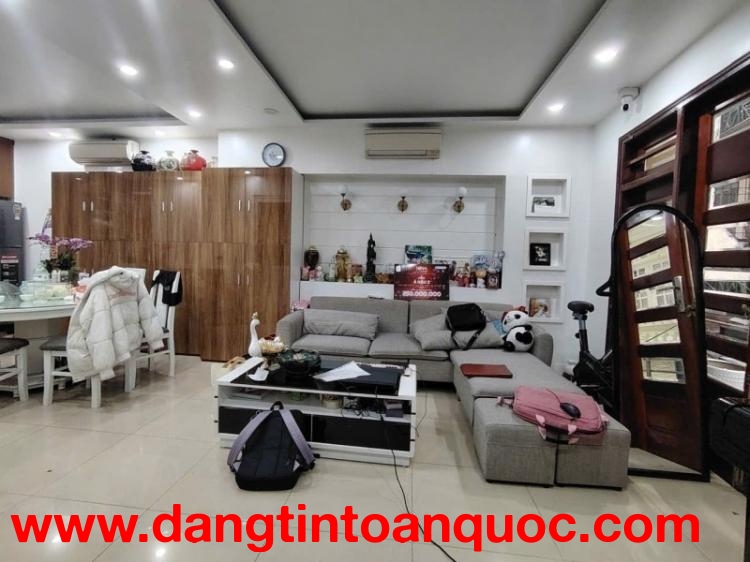 NHÀ NGUYỄN VĂN CỪ – Ô TÔ TRÁNH – GARA TRONG NHÀ – 5 TẦNG ĐẸP