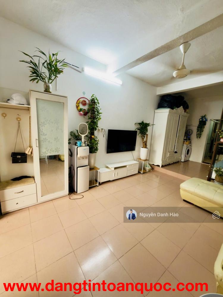2,43tỷ sở hữu nhà trung tâm Hai Bà Trưng, 2PN, sẵn sổ, gần Hồ Gươm, cực hiếm khó tìm.