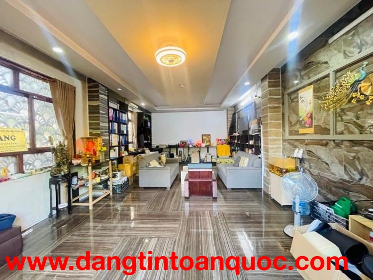 SIÊU PHẨM MẶT TIỀN CỘNG HÒA – VỊ TRÍ KIM CƯƠNG CỬA NGÕ SÂN BAY