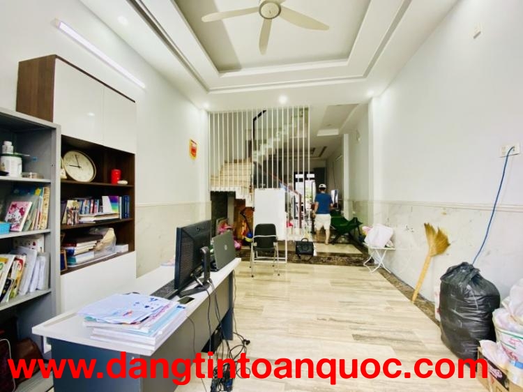 Bán nhà  đường  Gò Dưa, Thủ Đức, TP HCM. DT 90m2, 4 tầng. Giá 7.25 tỷ, Sổ hồng - 0933125879
