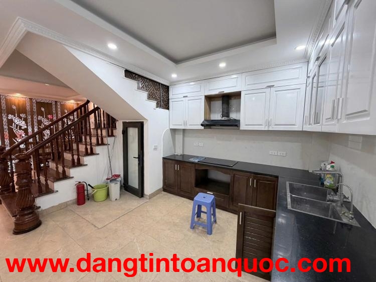 TRỤC LẠC LONG QUÂN – 8 PHÒNG KHAI THÁC – NHÀ DÂN XÂY, DÒNG TIỀN BỀN VỮNG