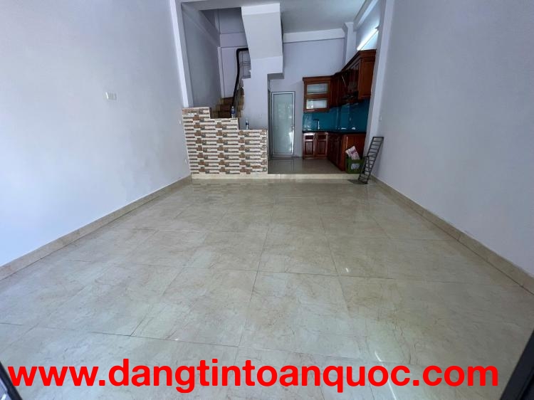 CC cần cho thuê nhà ngõ Minh Khai 32m² x 3,5 tầng, 3PN, 3WC  13 triệu/tháng