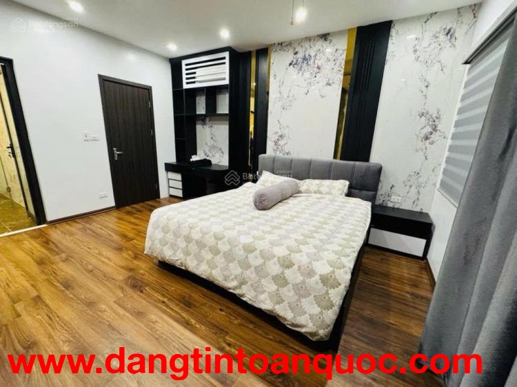 Bán nhà phố Bạch Mai 6 tầng thang máy ô tô cửa nhỉnh 15 tỷ kinh doanh đủ các mặt hàng.