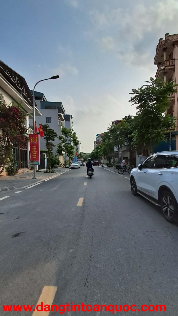 BÁN ĐẤT MẶT PHỐ LONG BIÊN 61M2- MT 4.2M- CẠNH VINHOMES RIVERSIDE- 15.9 TỶ