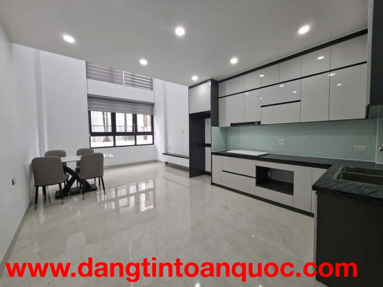 Bán nhà Bồ Đề 41m 7 tầng MT4m thang máy ô tô đỗ sát hồ 15 tỷ