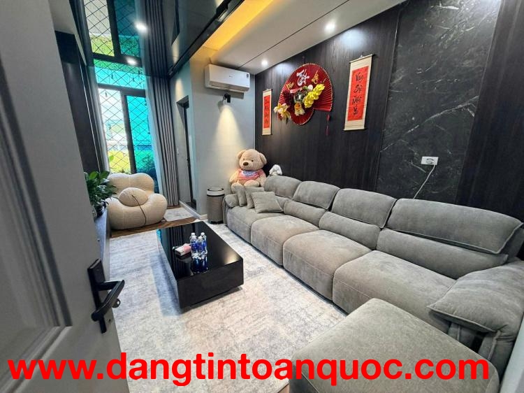 NHÀ ĐẸP Ở NGAY – 2 THOÁNG TRƯỚC SAU – VÀI BƯỚC RA HỒ GƯƠM – TRUNG TÂM Lò Đúc
