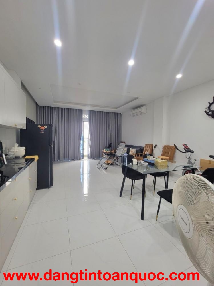Bán nhà mặt phố đường số 4, Phường Trường Thọ, Thủ Đức, TP HCM. DT 122m2, 6 tầng, Giá 16.4 tỷ,