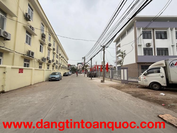 HÀNG HIẾM – ĐẤU GIÁ SÁP MAI – VỈA HÈ – Ô TÔ TRÁNH . Diện tích: 69m² Mt 5m – vuông đẹp, dễ xây. Đường