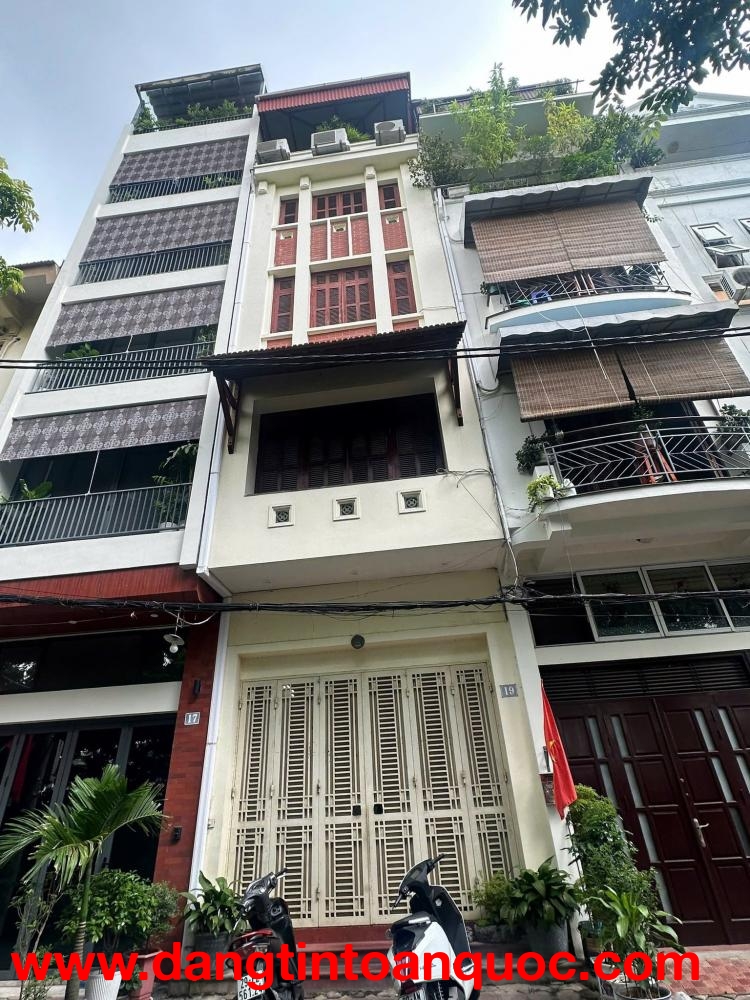 Bán nhà khu phân lô Hoàng Cầu, Đống Đa, ô tô qua nhà, vỉa hè, hai thoáng, 45m, 13.4 tỷ
