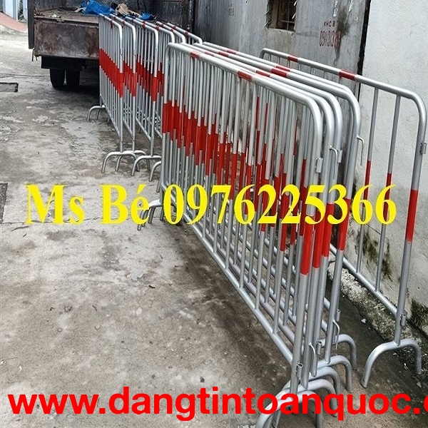 Hàng rào di động sơn màu phản quang