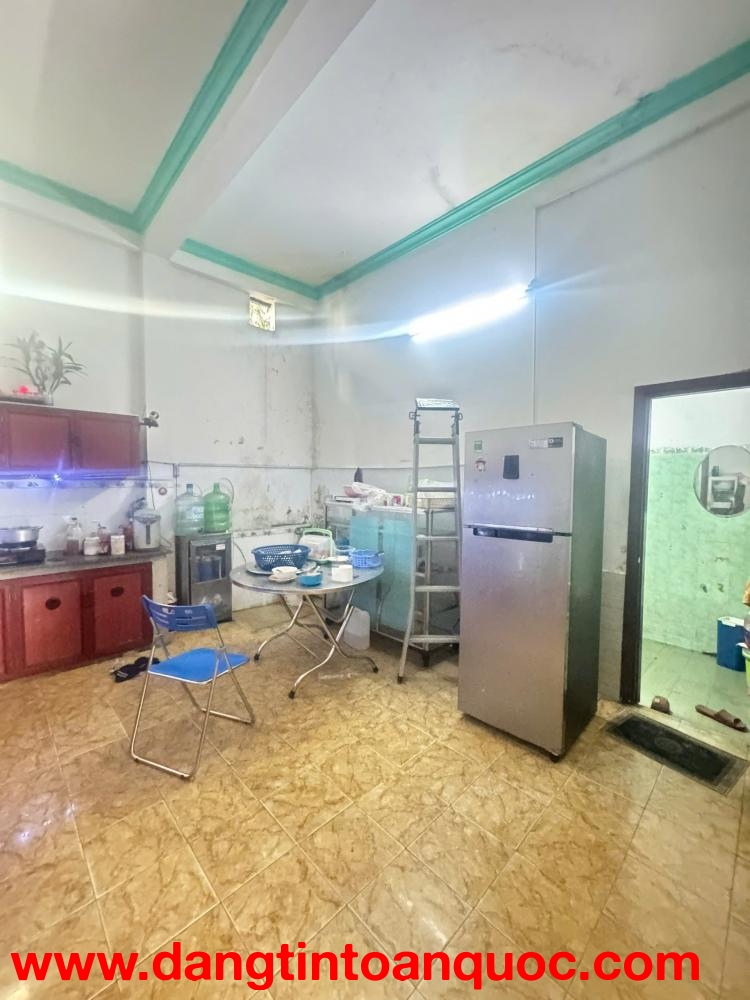 BÁN NHÀ 2 TẦNG 2 MÊ MẶT TIỀN ĐƯỜNG TRƯỜNG CHINH