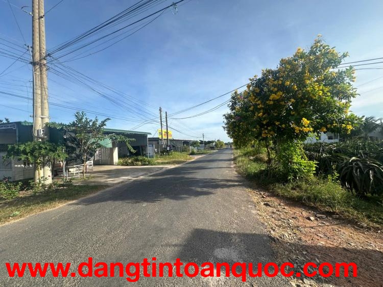 Bán 578m2 đất 3 mặt tiền Đinh Công Tráng - Tân Tiến - LaGi giá ngộp gần biển