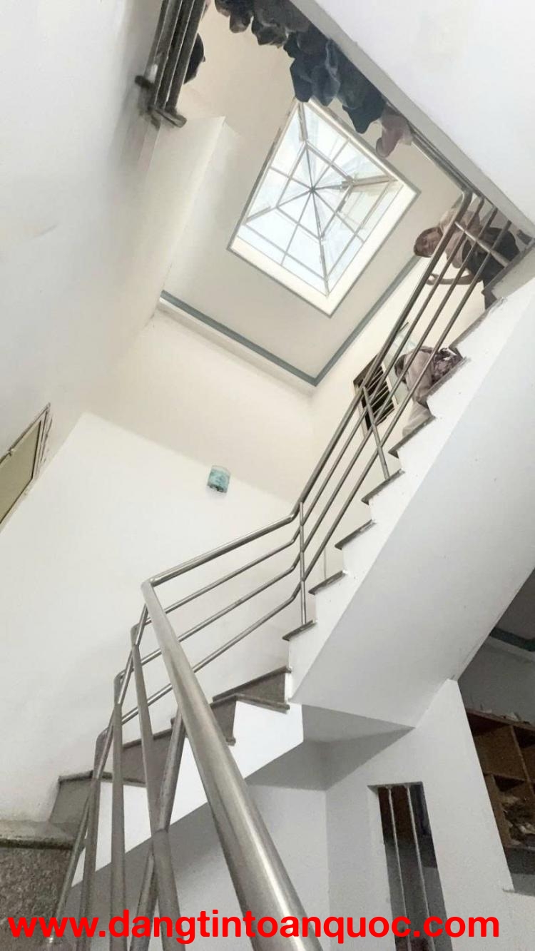 Bán nhà Mặt tiền Trịnh Lỗi - ngay Văn Cao, 500m Chợ Tân Hương, 4x21m, 4 Tầng, chỉ 9,9 tỷ.