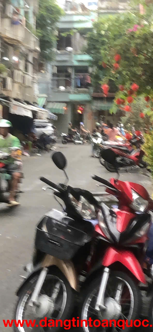 BÁN GẤP NHÀ BÀ HẠT Q10 GẦN ĐƯỜNG XE HƠI CÁCH VÀI BỨOC CHÂN. LH:0909304773