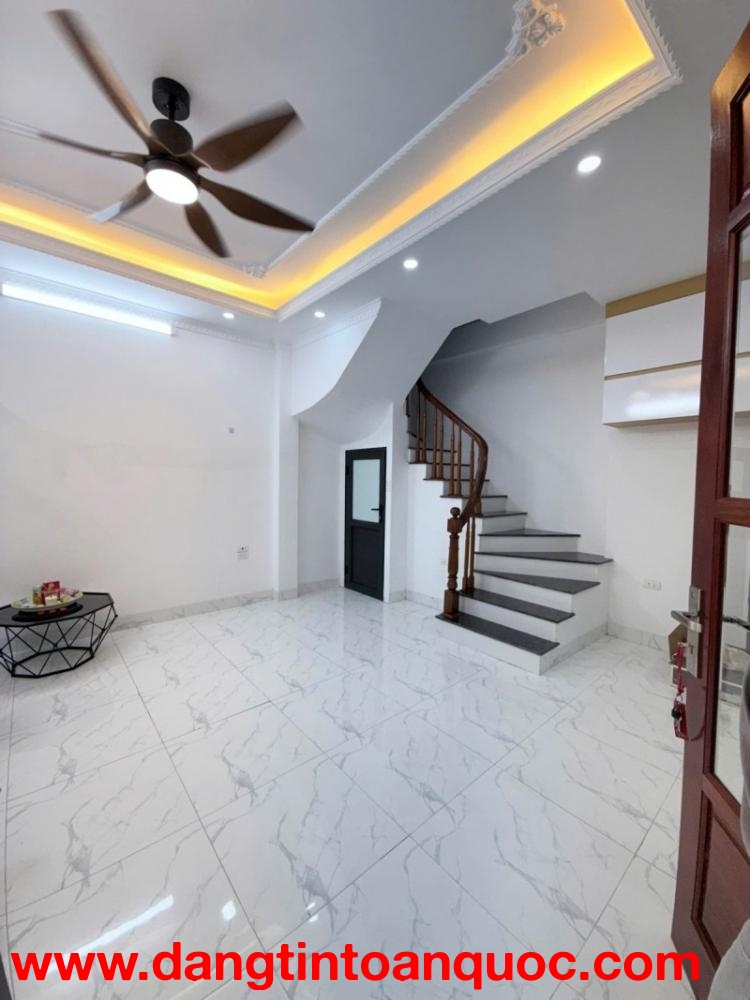 NHÀ MỚI THƯỢNG THANH – Ô TÔ ĐỖ CỔNG – CÓ SÂN RIÊNG – 5 TẦNG HIỆN ĐẠI – GIÁ 7.3 TỶ