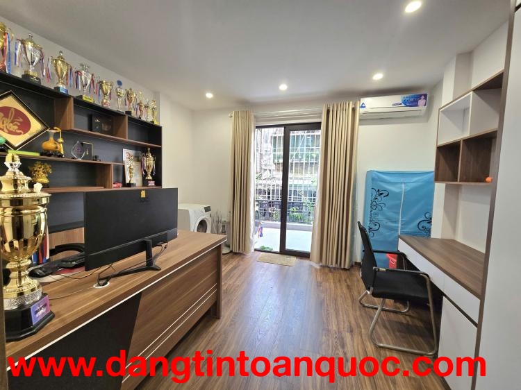 Bán nhà riêng Giáp Bát Hoàng Mai - 36m 6 tầng full nội thất ở ngay - ô tô đỗ cửa - nhỉnh 9 tỷ  lh 09