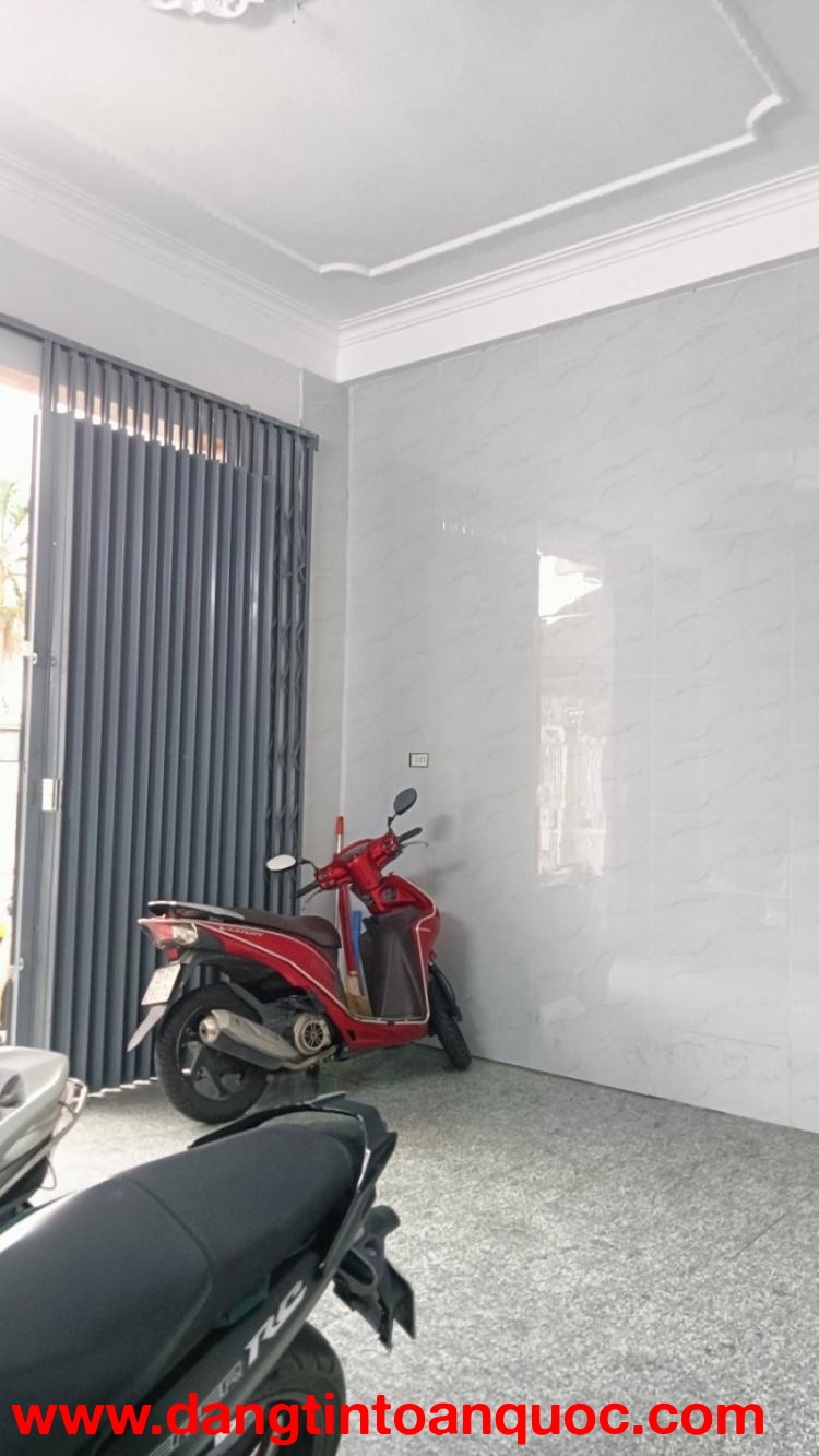#  MT Duy Tân, gần Bạch Đằng, 90m2, 3 tầng cứng, 8 căn hộ, thu 35tr/th