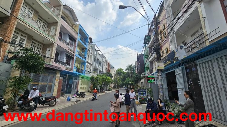 Nhà phố Bàu Cát 33m² (4.1x33m), 2 tầng, 2PN, 2WC, Đông Nam, 15 tỷ, Sổ Hồng. Cơ hội vàng sở hữu! LH 0
