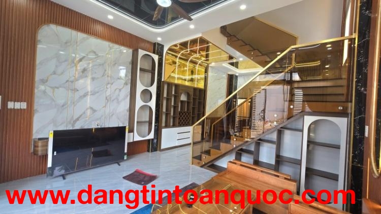 Hiếm Khó Tin! Nhà Góc 2 Mặt Thoáng 4 Tầng Bình Chiểu – Full Nội Thất – Giá 5.95 Tỷ