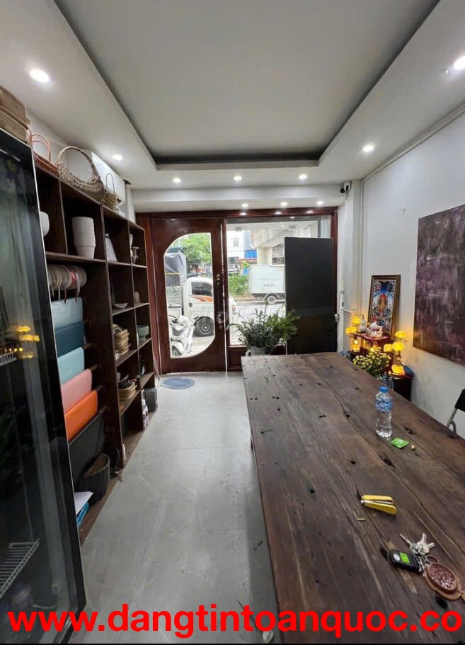 CHO THUÊ NGUYÊN CĂN MP YÊN LÃNG, VỈA HÈ, KINH DOANH ĐỈNH 42M 4T, 32TR 0903258273