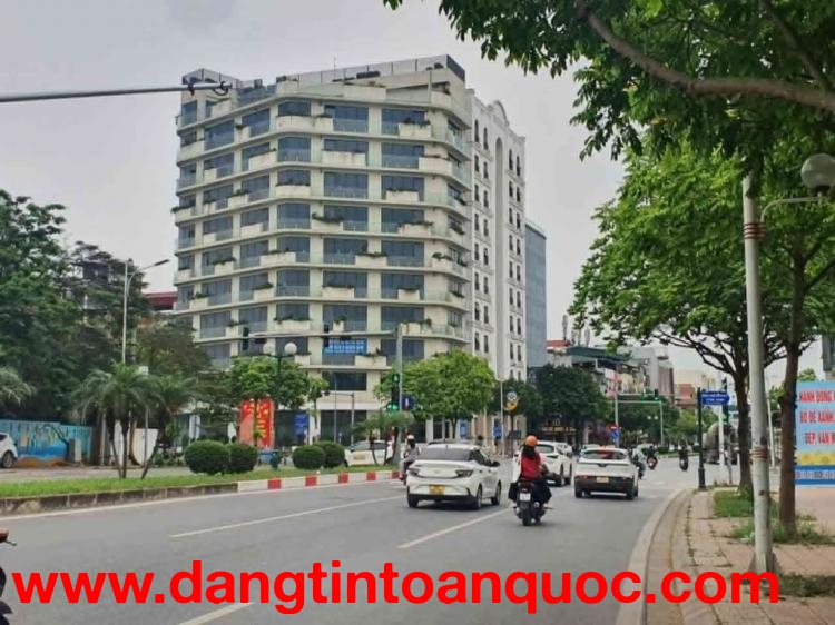 nhà lô góc mặt phố Long Biên, 75m x 5 tầng, MT 19m, gần bệnh viện Tâm Anh