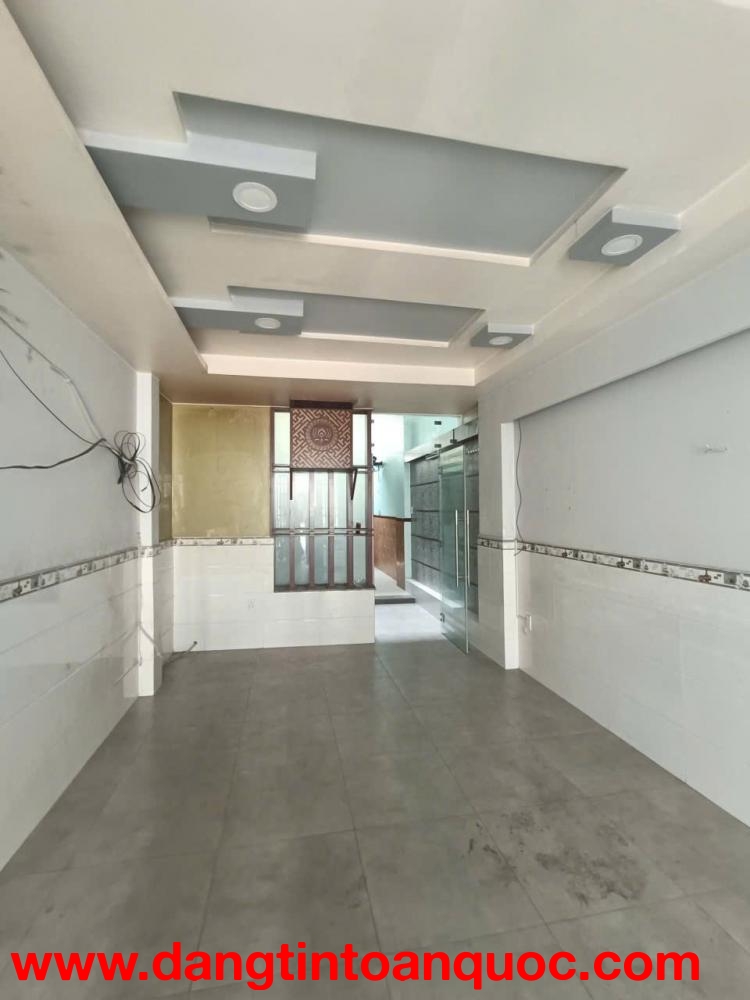 TÌM ĐÂU RA NHÀ 3 TẦNG ĐẸP - SÁT PHẠM VĂN ĐỒNG - CHỈ 8.6 TỶ