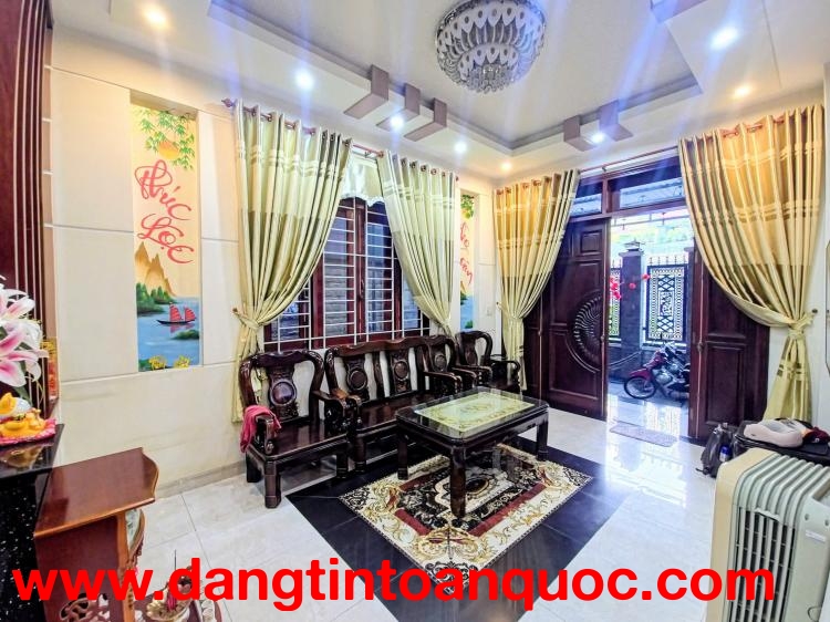 Bán nhà ĐẸP 3 Tầng,Ngang 8,5M,đường nhựa 3 ô tô,gần BVĐK Đồng Nai