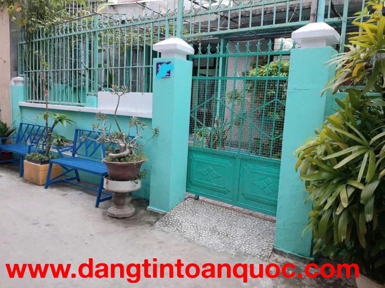Bán đất tặng nhà C4 khu chợ đêm Hùng Vương - Nha Trang
DT: 131m², ngang 6,3m 
- 
Giá bán : 160tr/m ~