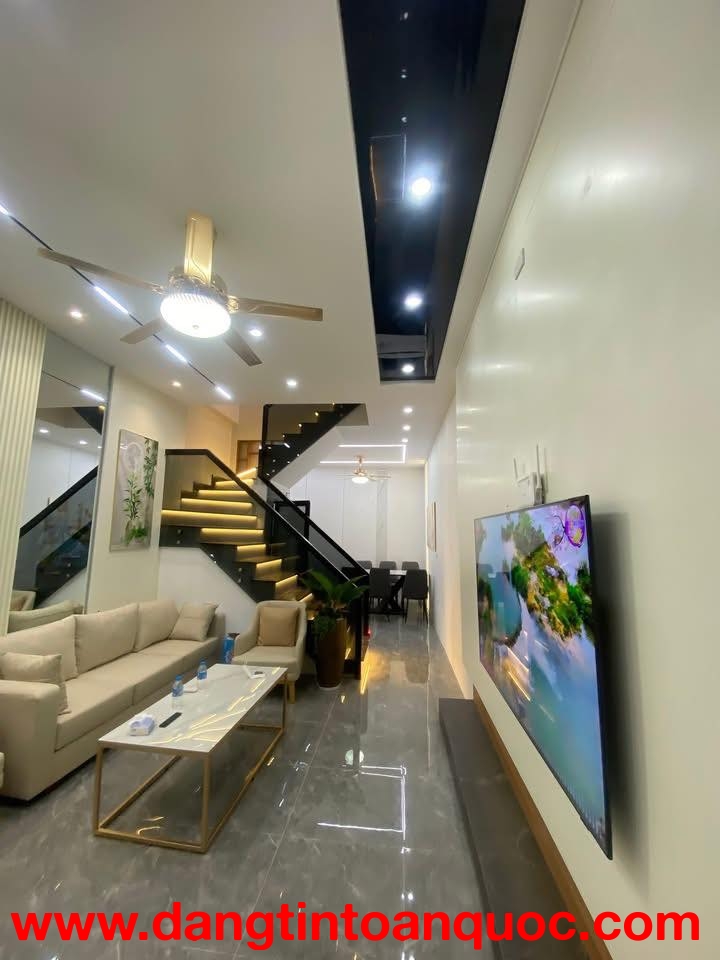 Bán nhà Lý Nam Đế, 60m2, 3 tầng, mặt tiền 3.3m, nhỉnh 19 tỉ, ngõ thoáng, kinh doanh homestay