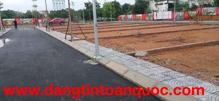 Chính chủ cần bán mảnh đất 100m² tại Hòa Lạc, full thổ cư