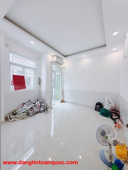 NHÀ ĐẸP NGAY PHƯỜNG 4 QUẬN 4 KHU DÂN CƯ HIỆN HỮU KHÔNG LO QUY HOẠCH GIẢI TOẢ - NHÀ 4 TẦNG SÁT MẶT TI