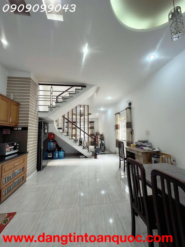 NHÀ 3 TẦNG BTCT – Ô TÔ NGỦ TRONG NHÀ – NGAY TRƯỜNG CHINH